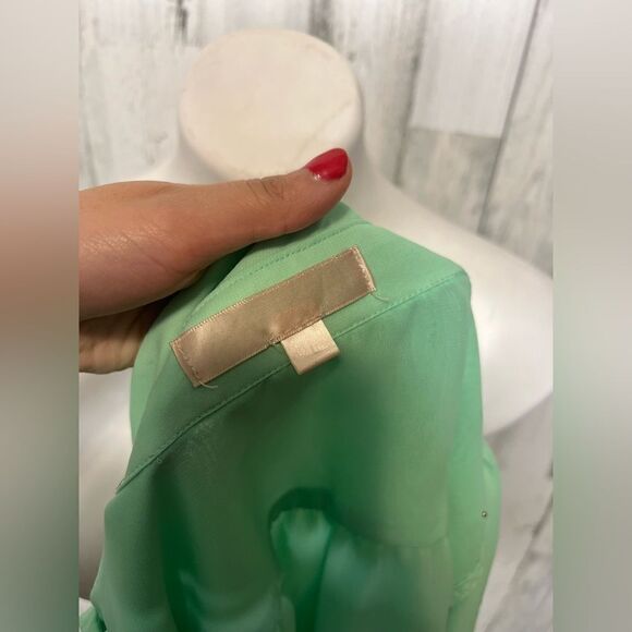 Green blouse  - Picture 3 of 6